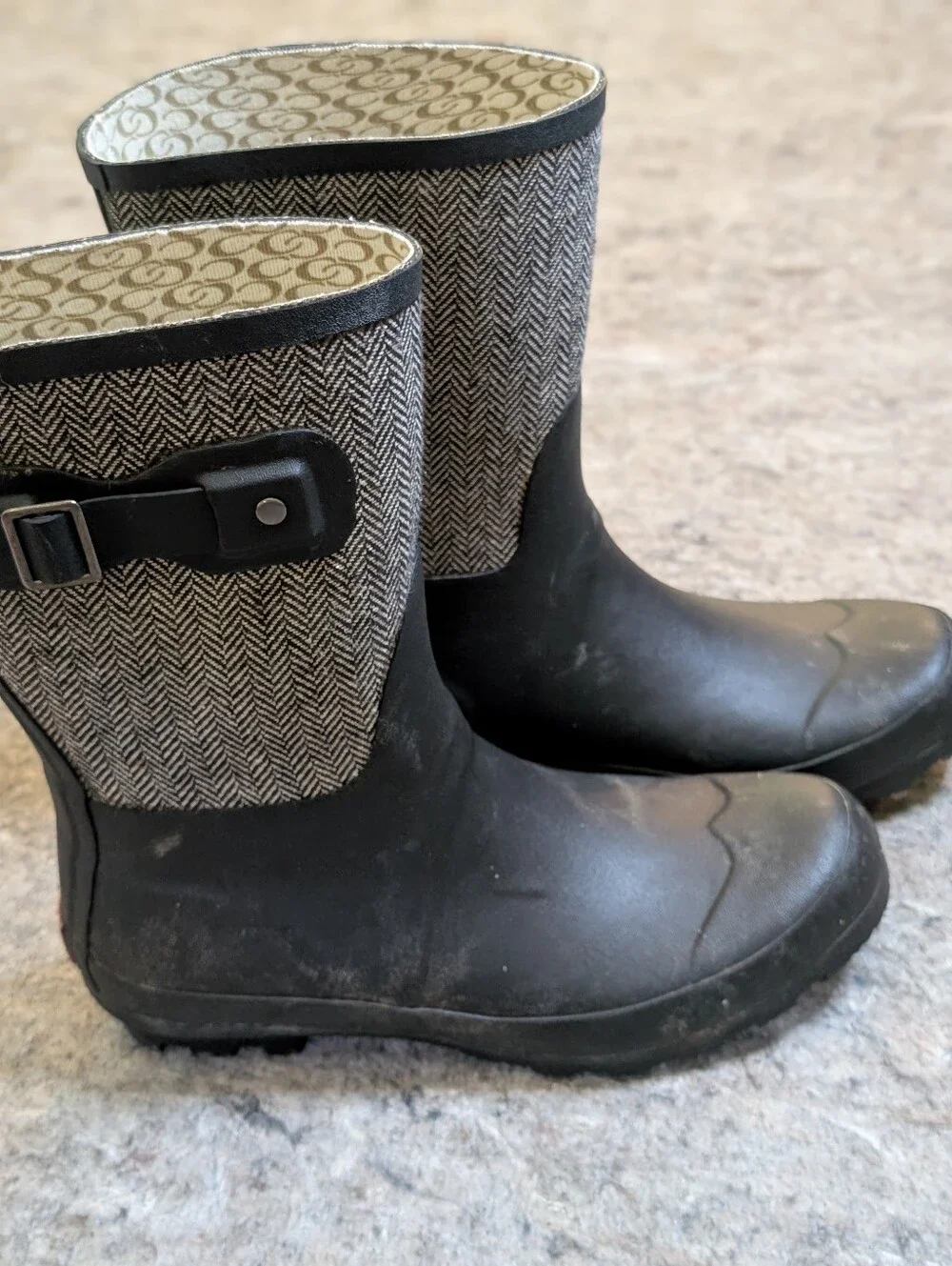 Women's Chpoka Patterned Herringbone Rain Boots - Black & Gray Size 9